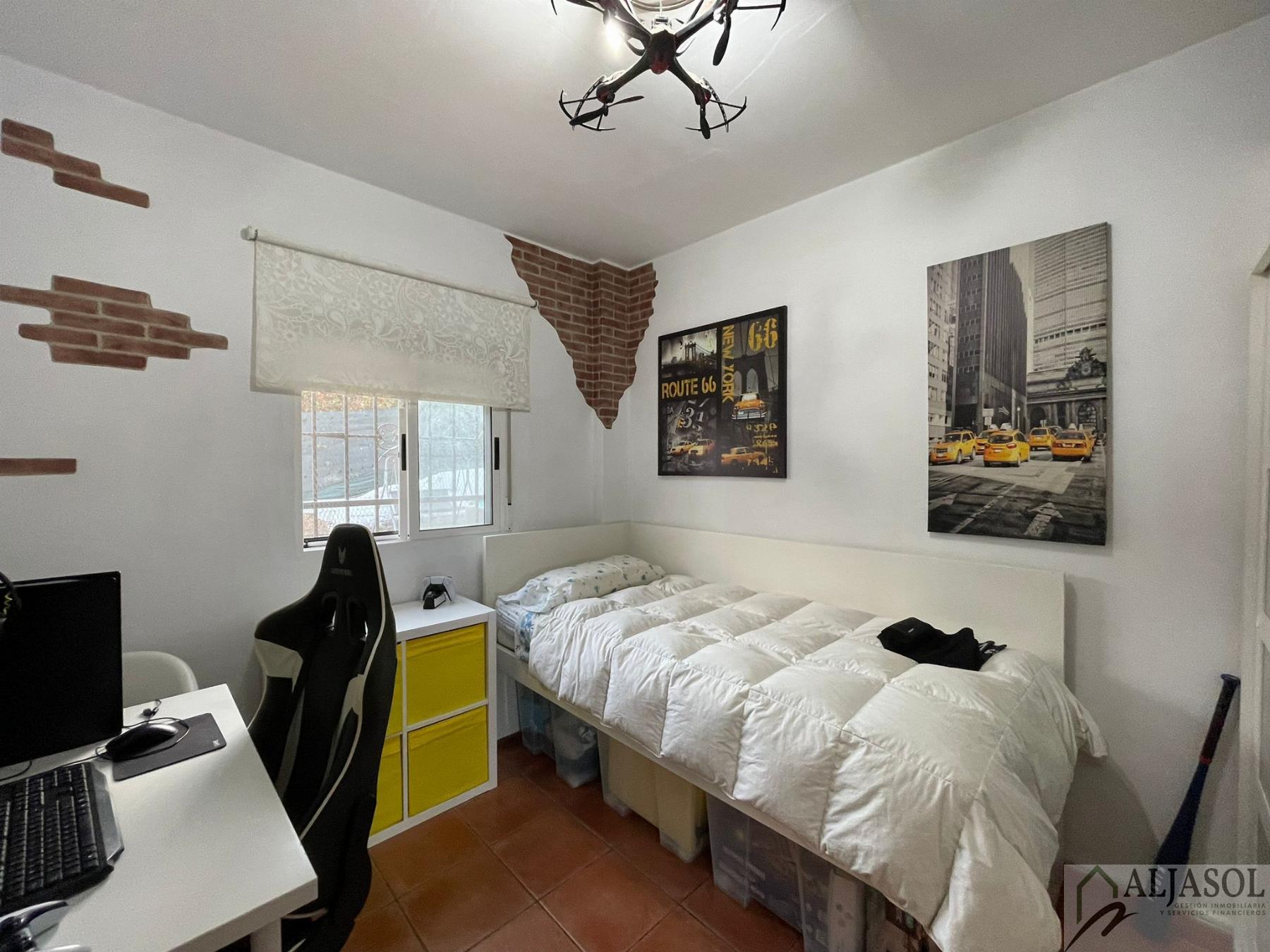 For sale of house in La Puebla del Río