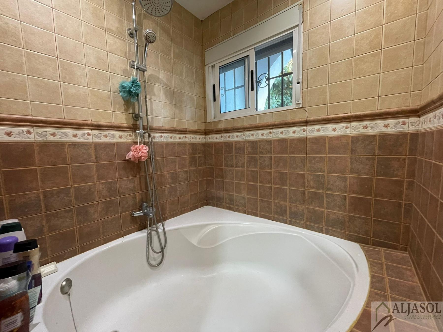 For sale of house in La Puebla del Río