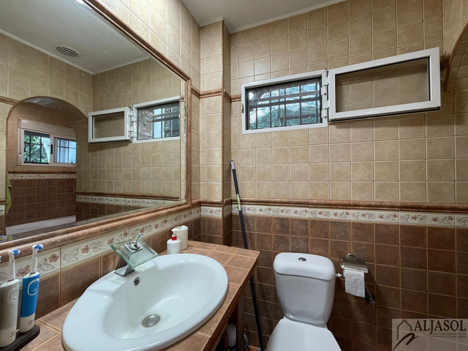 For sale of house in La Puebla del Río