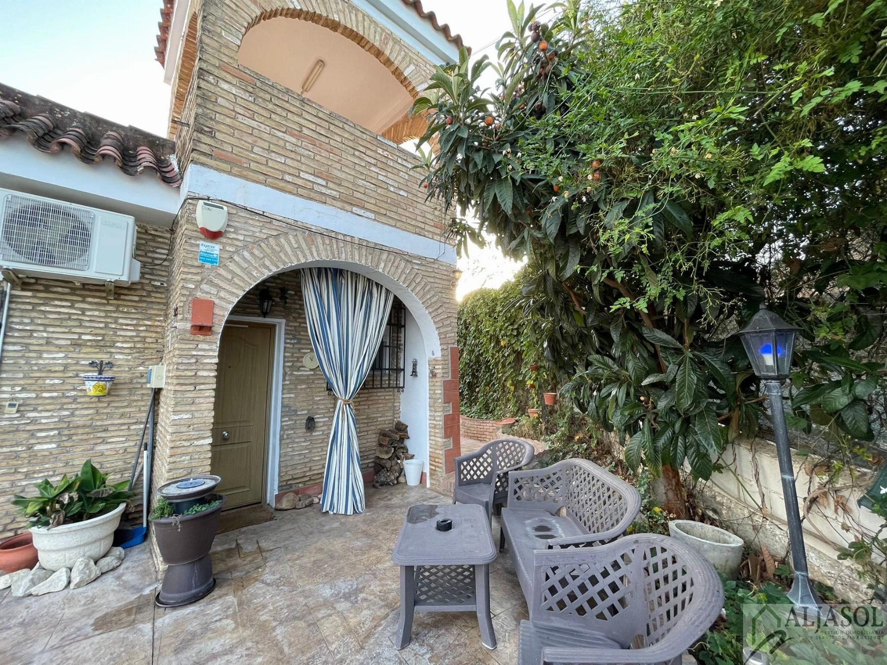 For sale of house in La Puebla del Río