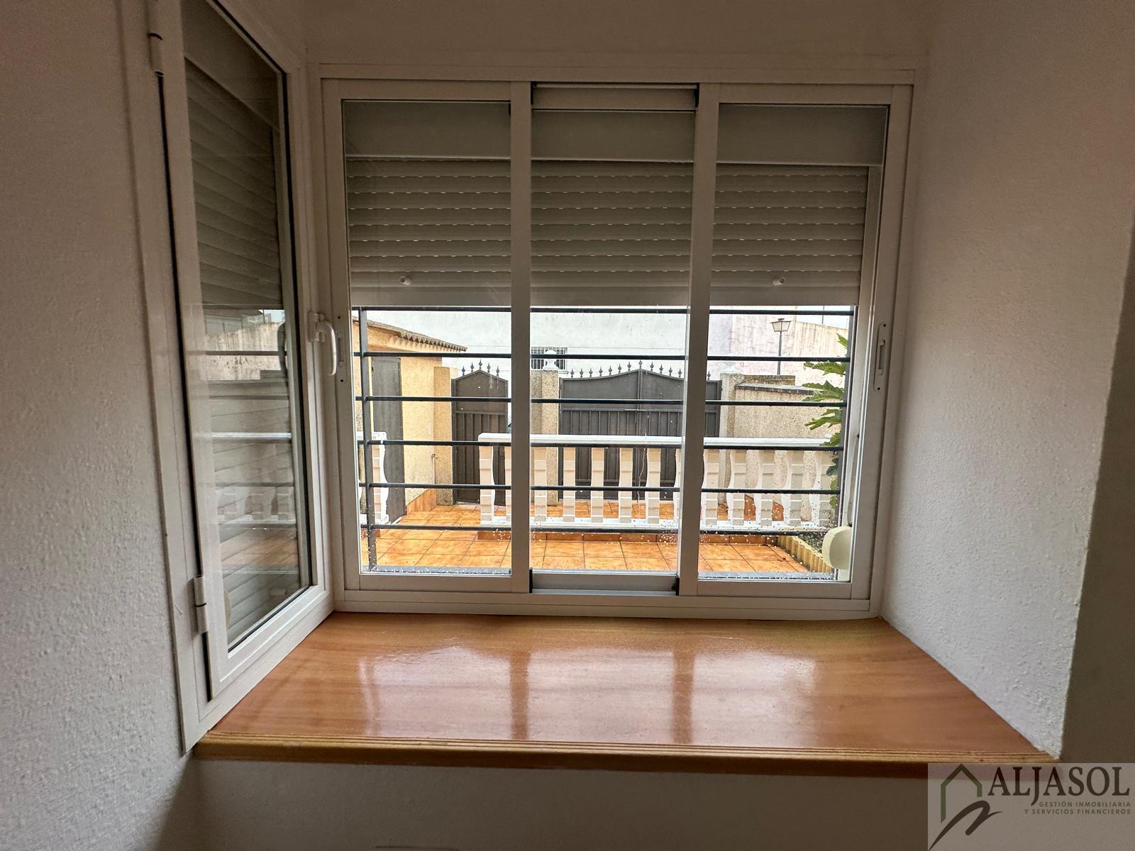 For sale of house in Villanueva del Ariscal