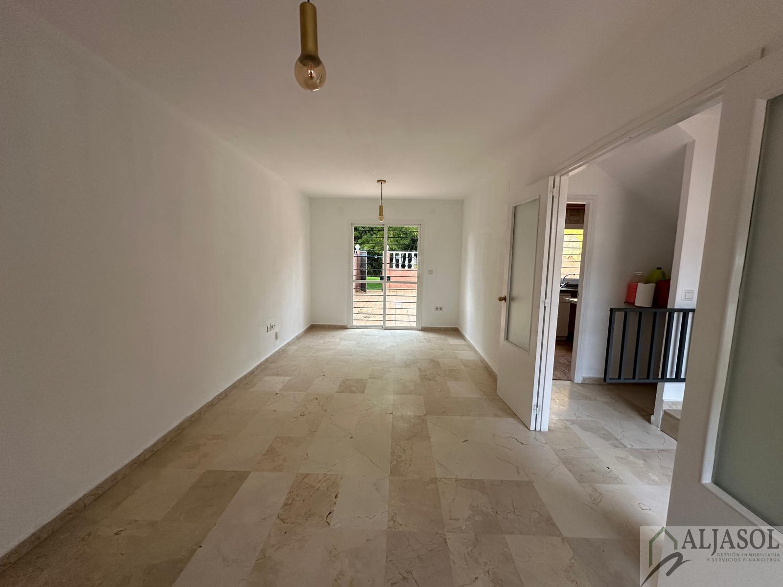 For sale of house in Villanueva del Ariscal