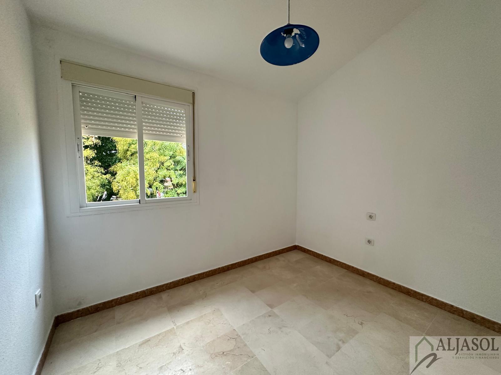For sale of house in Villanueva del Ariscal