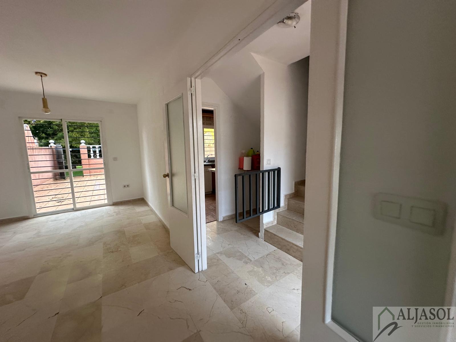 For sale of house in Villanueva del Ariscal