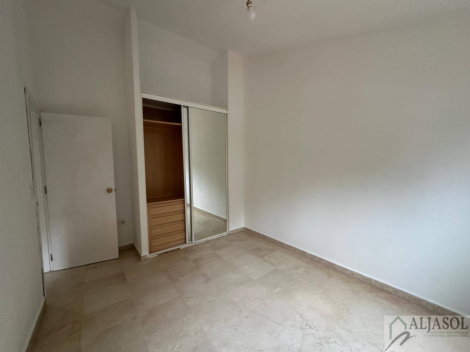 For sale of house in Villanueva del Ariscal