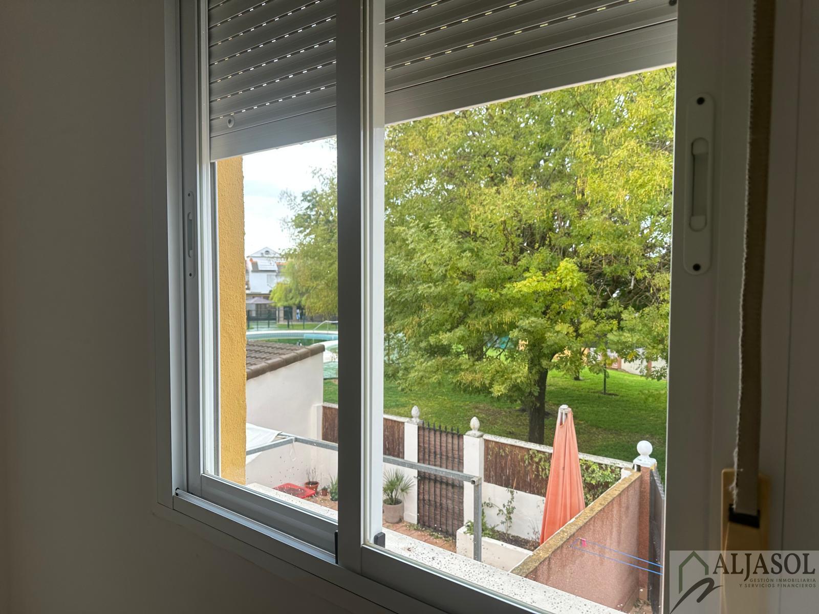 For sale of house in Villanueva del Ariscal