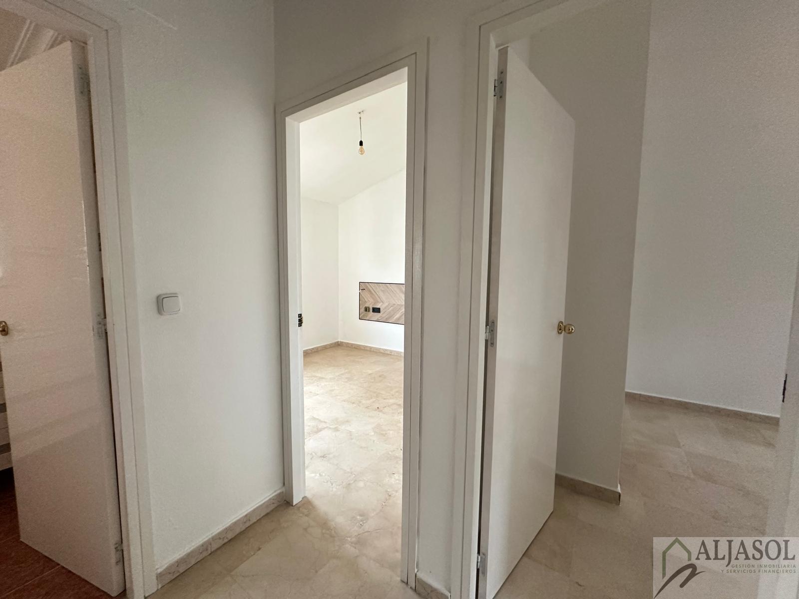 For sale of house in Villanueva del Ariscal