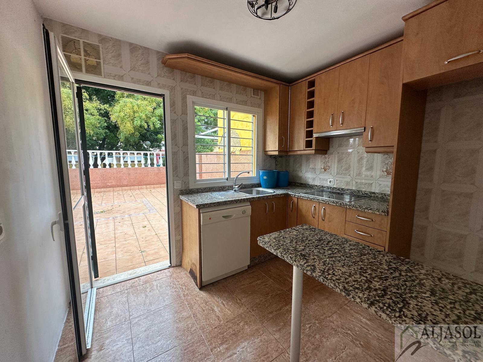 For sale of house in Villanueva del Ariscal
