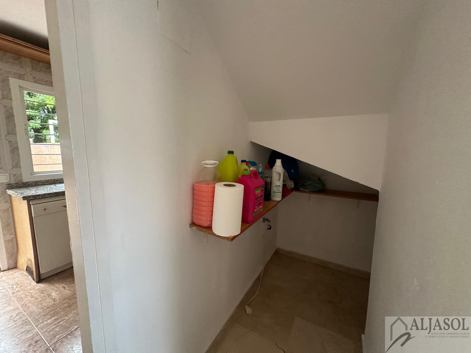 For sale of house in Villanueva del Ariscal