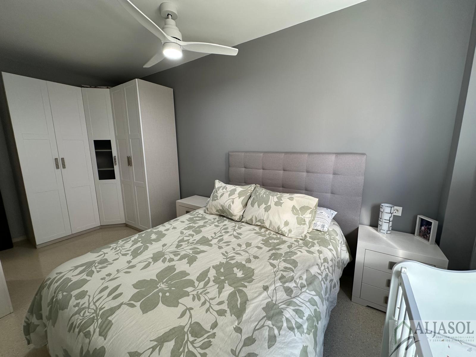 For sale of flat in Mairena del Aljarafe