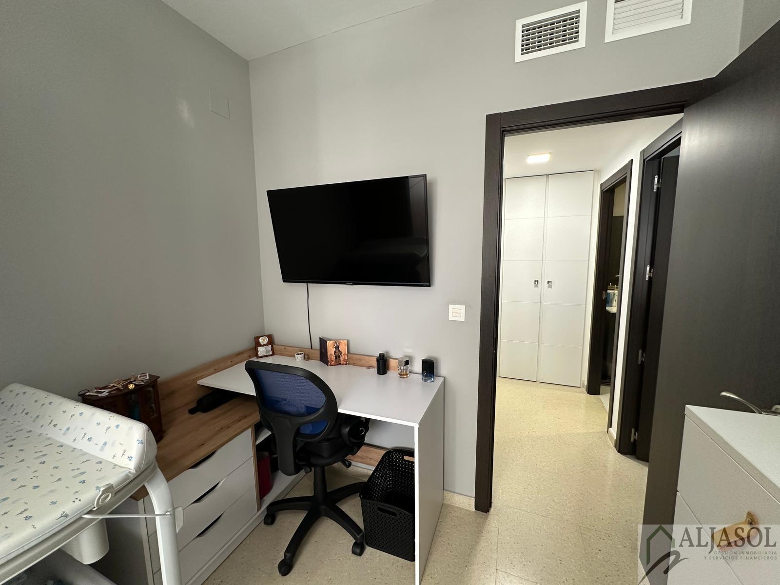 For sale of flat in Mairena del Aljarafe