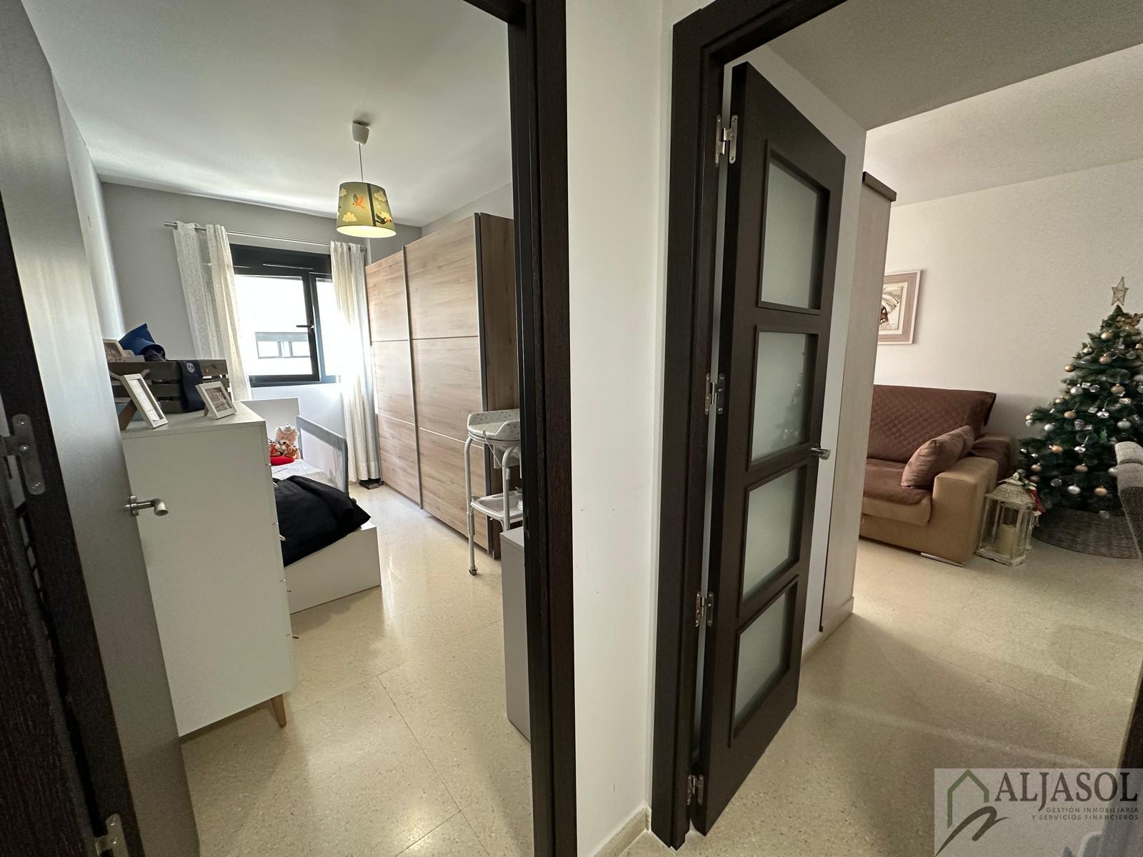 For sale of flat in Mairena del Aljarafe