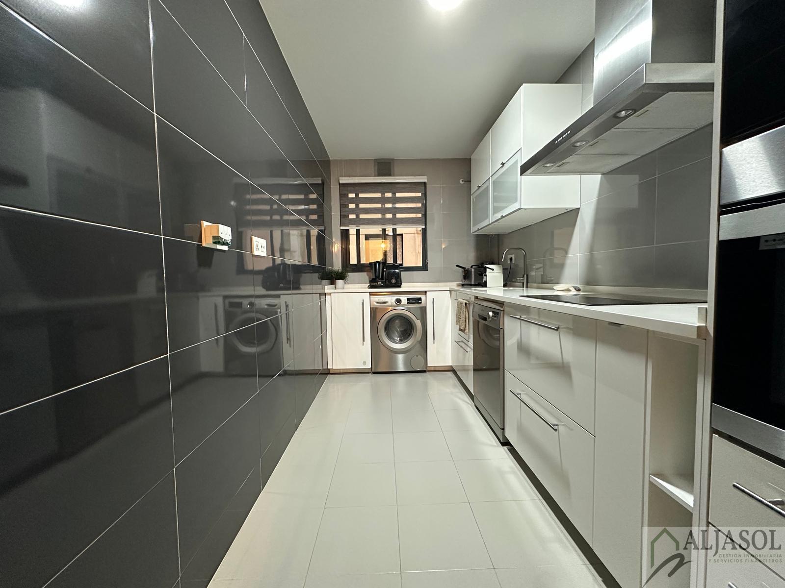 For sale of flat in Mairena del Aljarafe