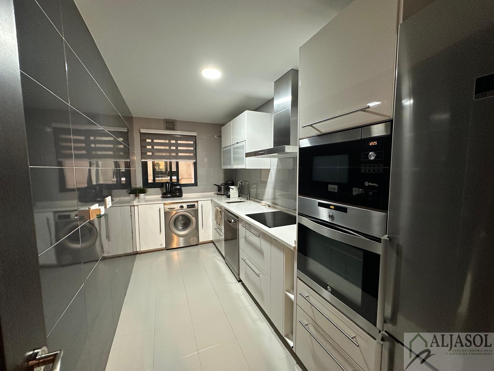 For sale of flat in Mairena del Aljarafe