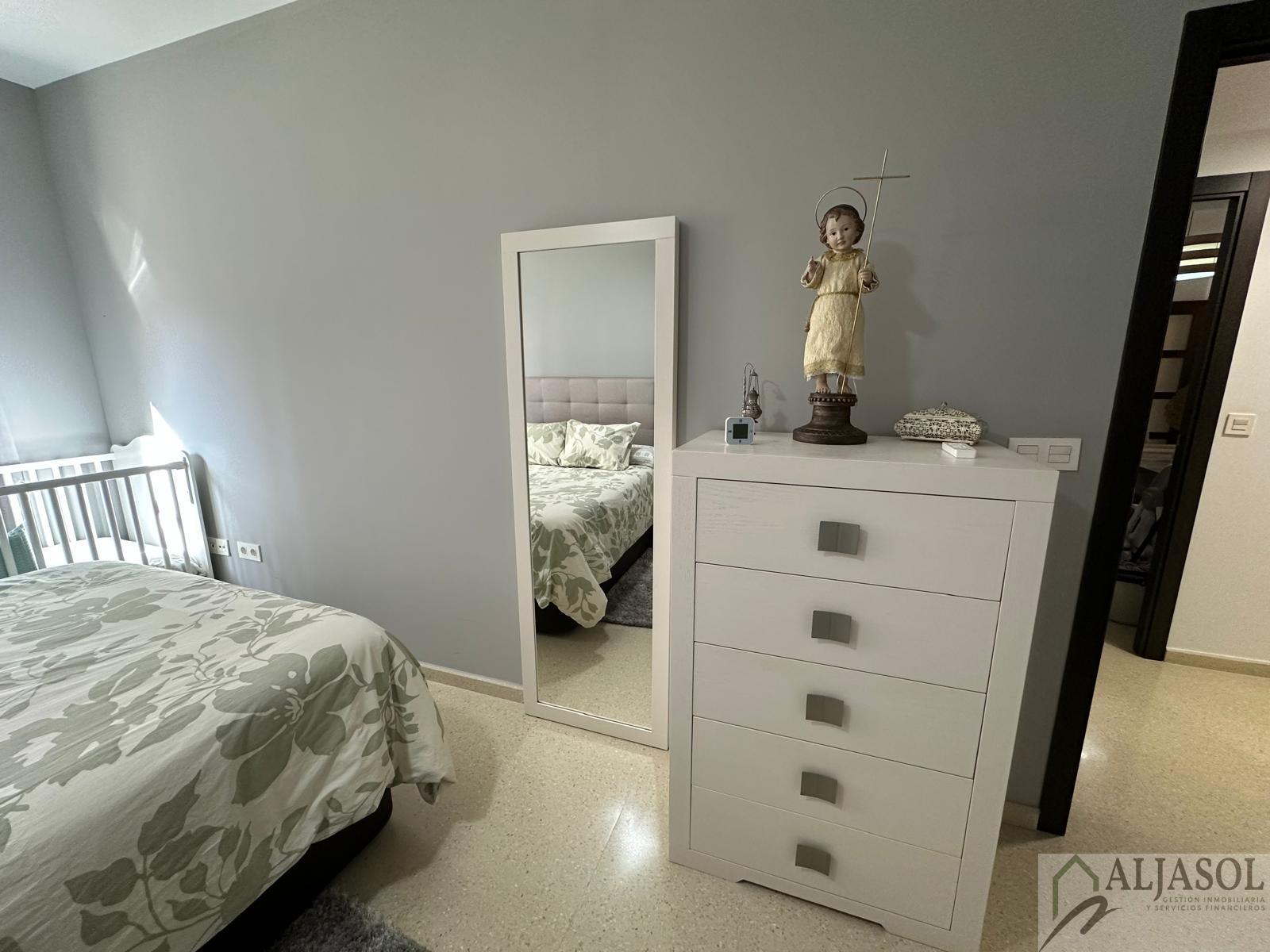 For sale of flat in Mairena del Aljarafe