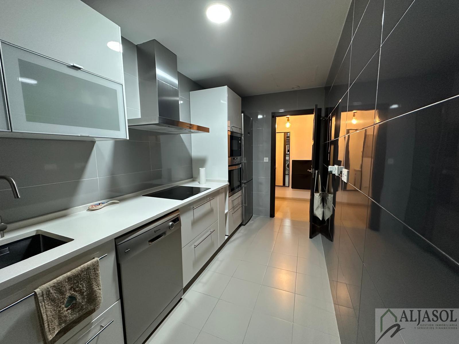 For sale of flat in Mairena del Aljarafe