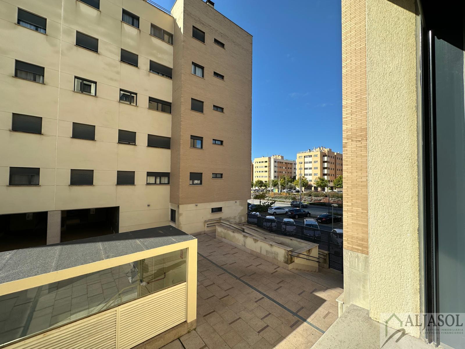 For sale of flat in Mairena del Aljarafe