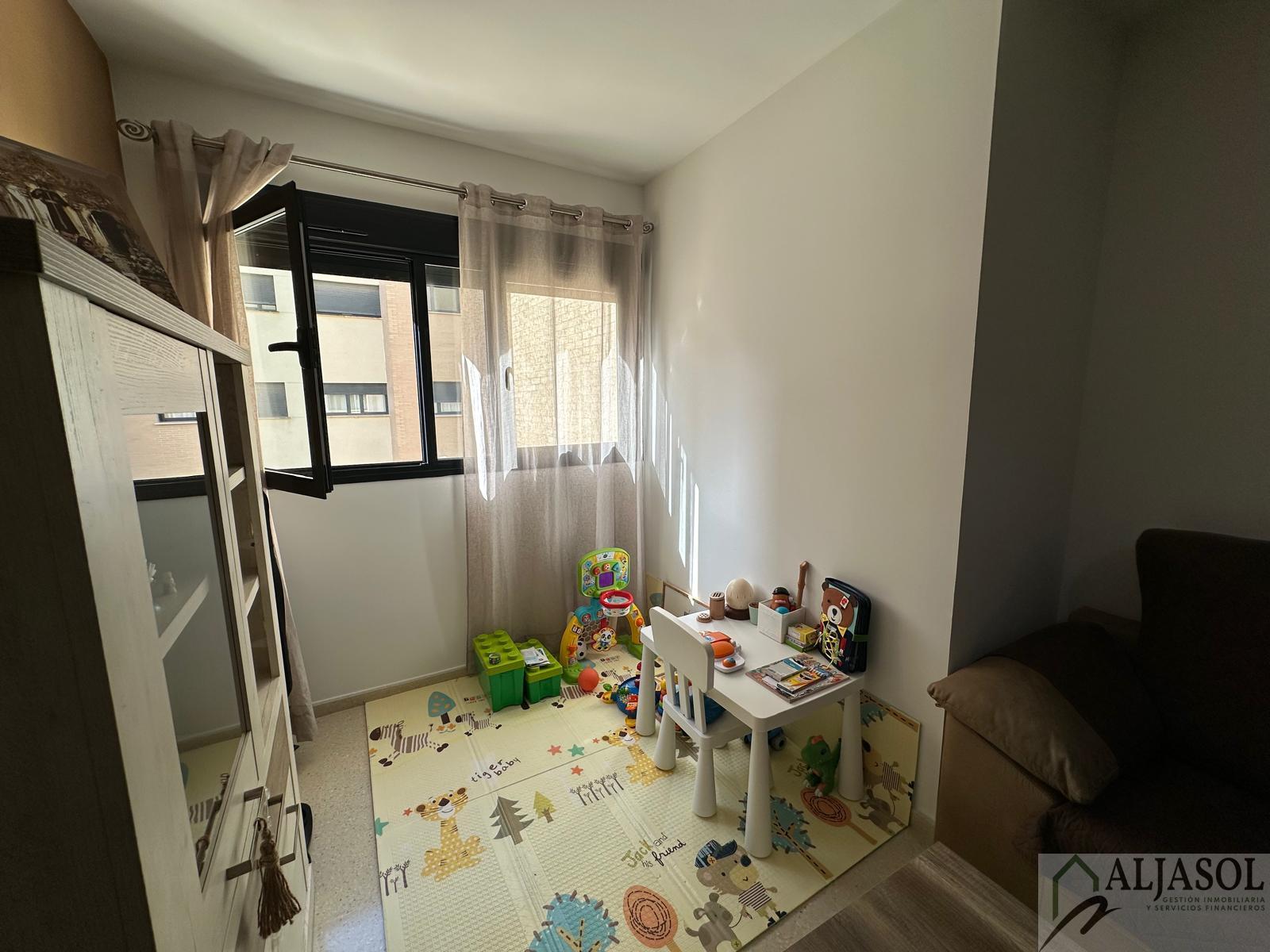 For sale of flat in Mairena del Aljarafe