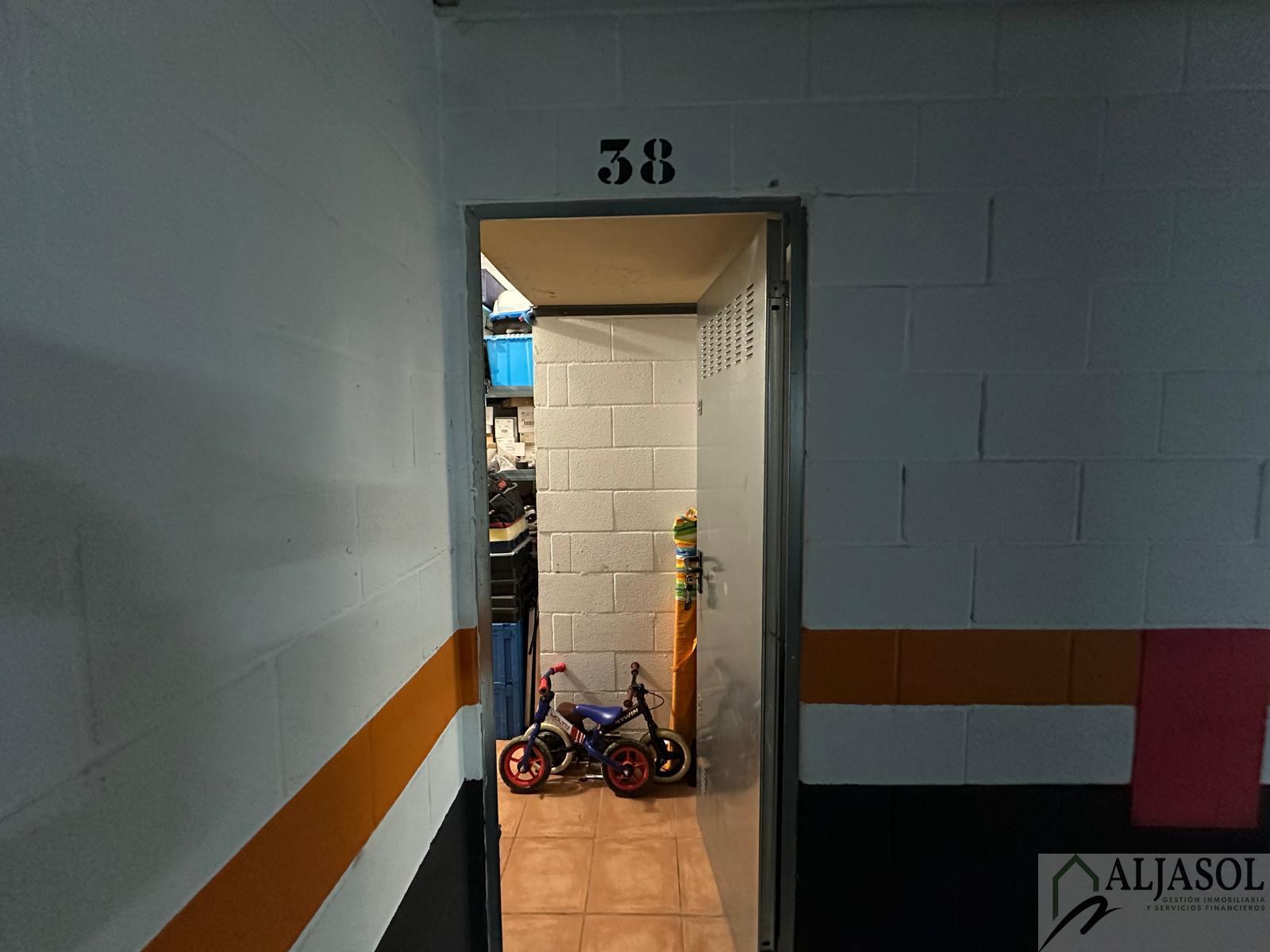 For sale of flat in Mairena del Aljarafe