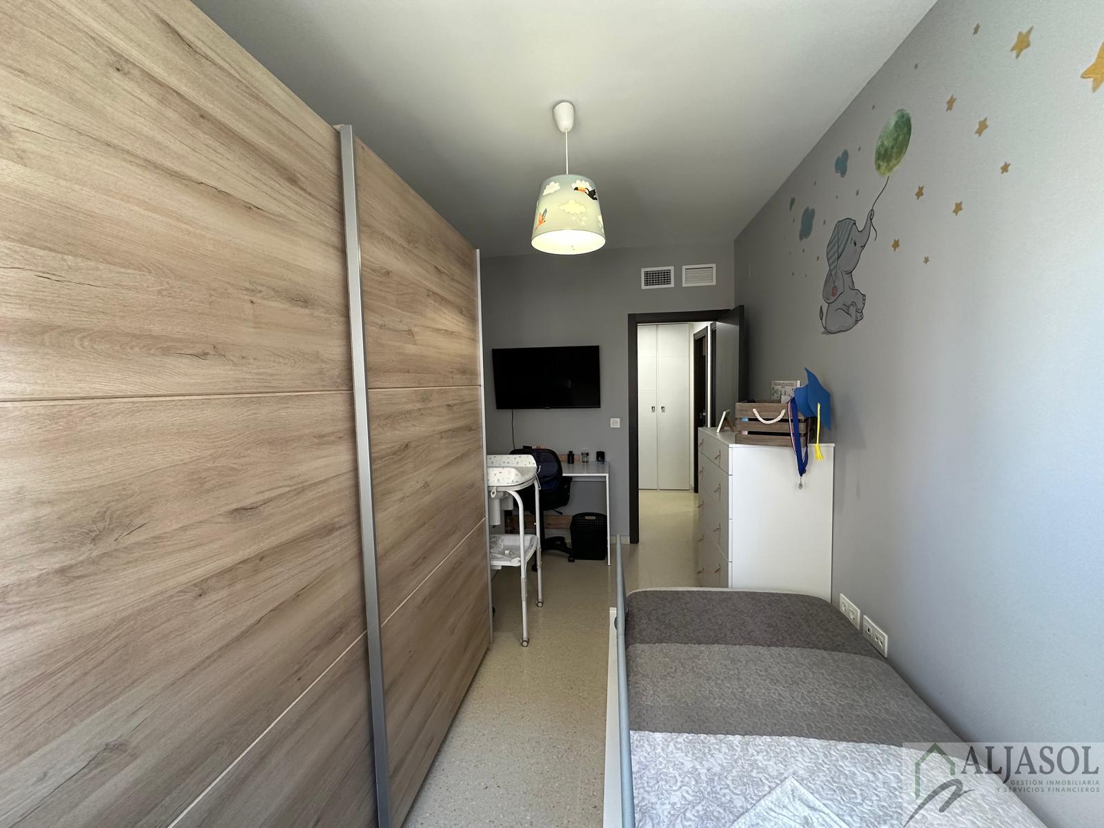 For sale of flat in Mairena del Aljarafe