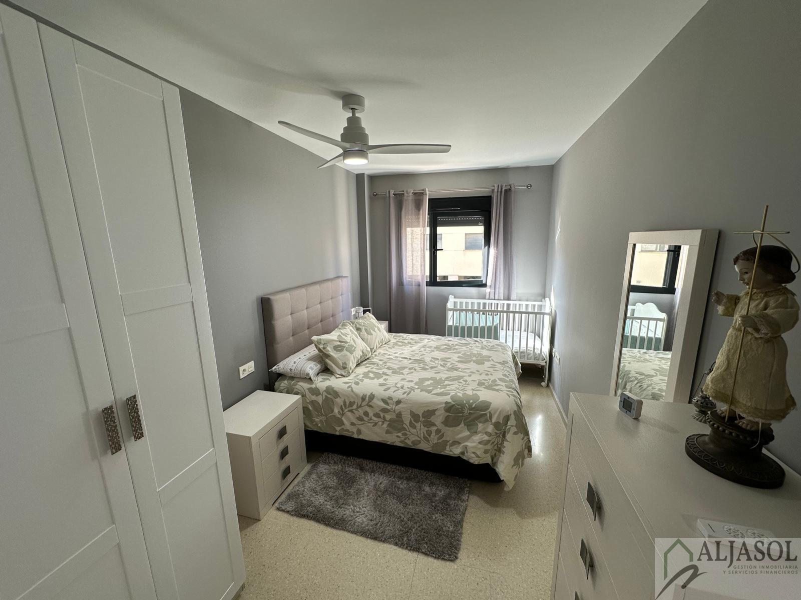 For sale of flat in Mairena del Aljarafe