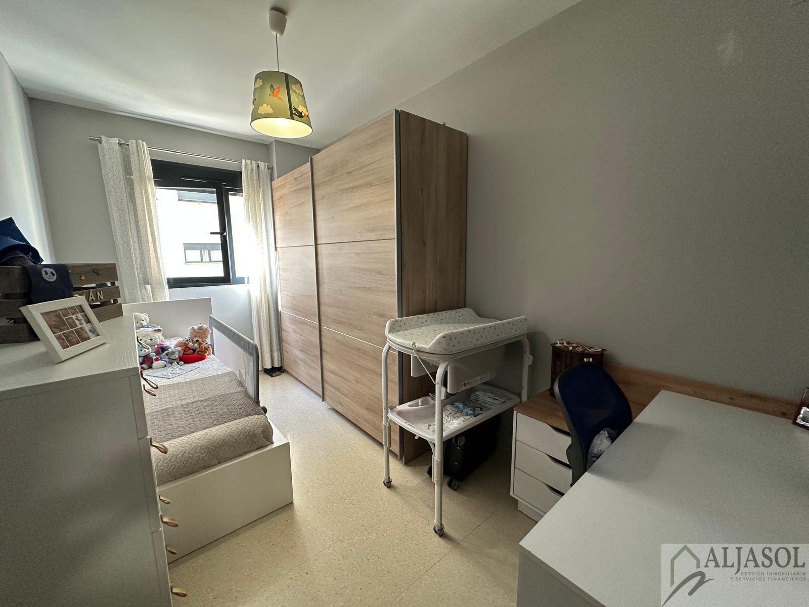 For sale of flat in Mairena del Aljarafe