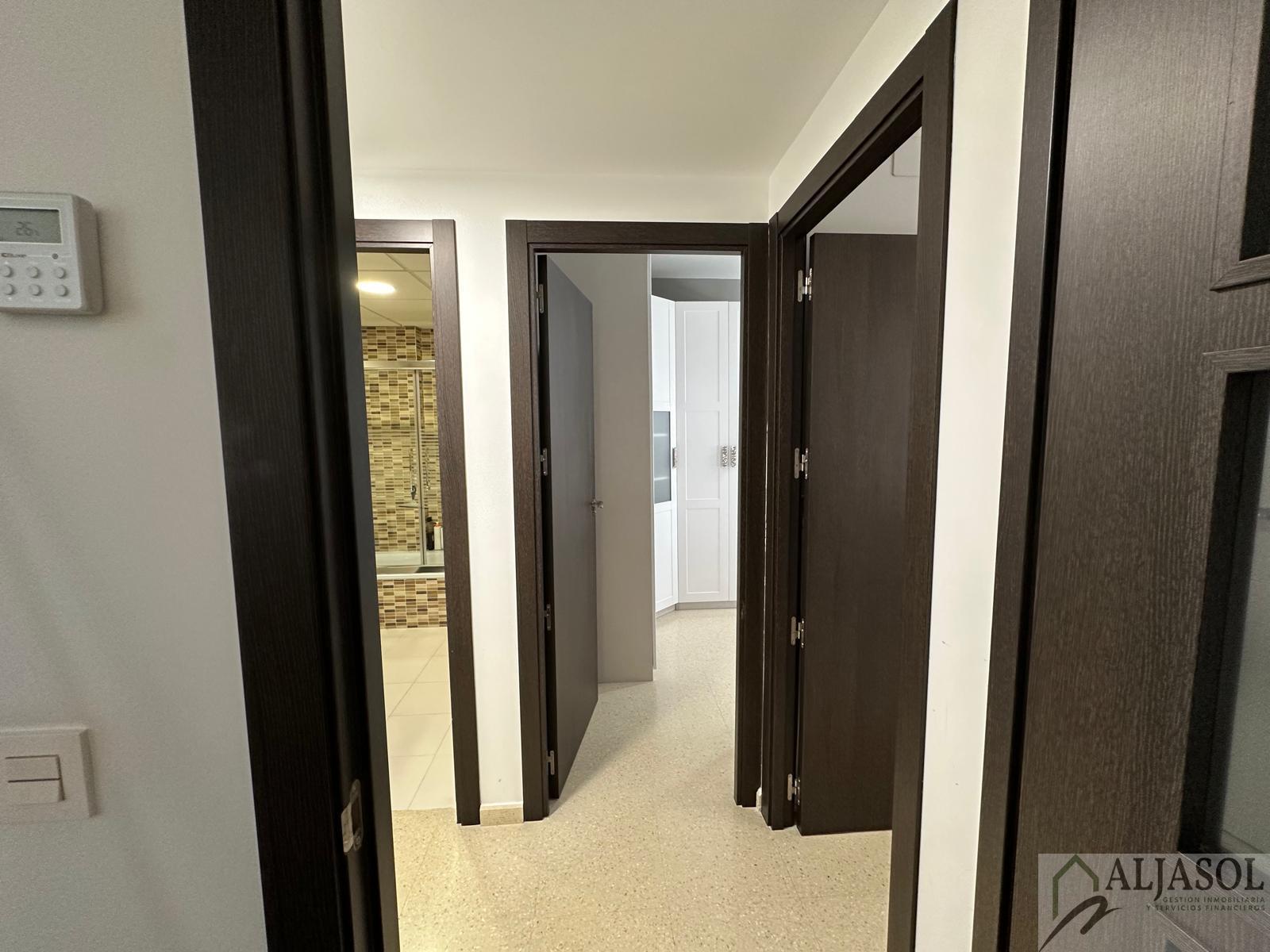 For sale of flat in Mairena del Aljarafe