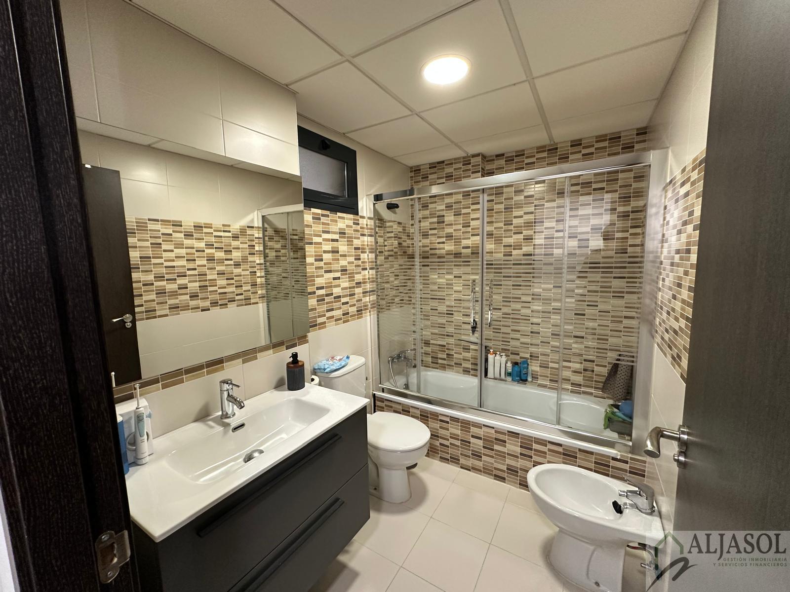 For sale of flat in Mairena del Aljarafe