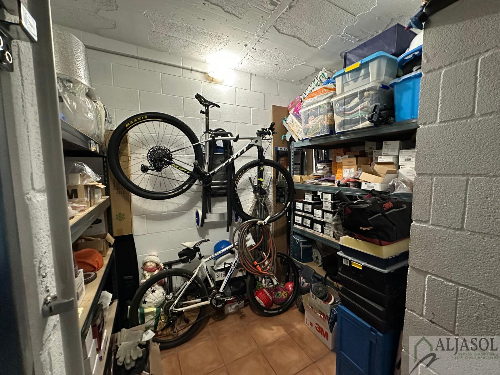 For sale of flat in Mairena del Aljarafe