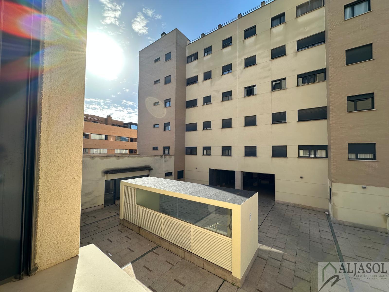 For sale of flat in Mairena del Aljarafe