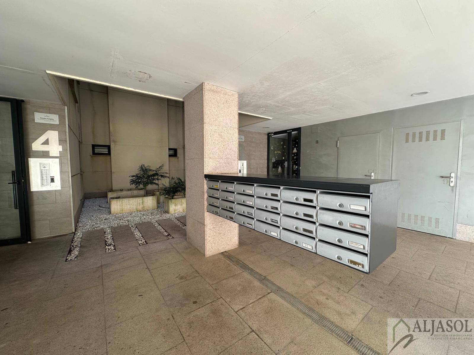 For sale of flat in Mairena del Aljarafe