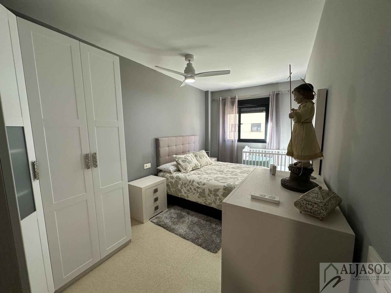 For sale of flat in Mairena del Aljarafe