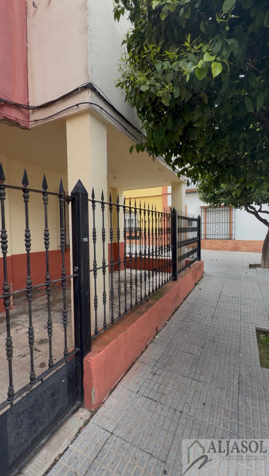 Venta de local en Sanlúcar la Mayor