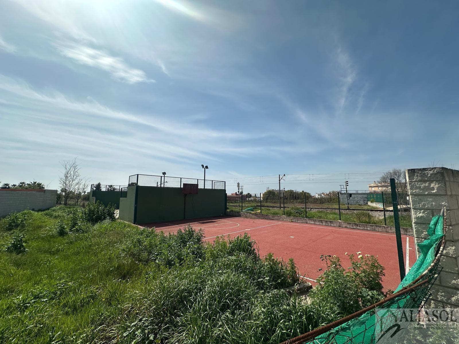 Venta de terreno en Sanlúcar la Mayor