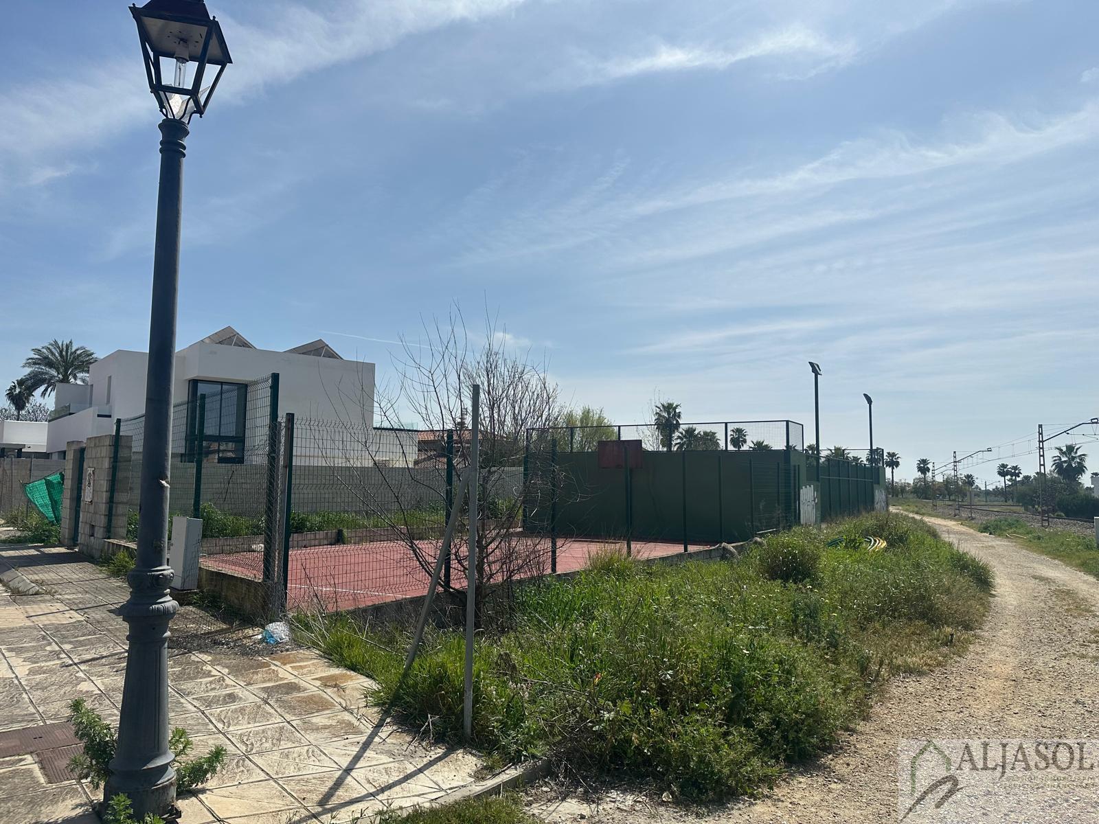 Venta de terreno en Sanlúcar la Mayor