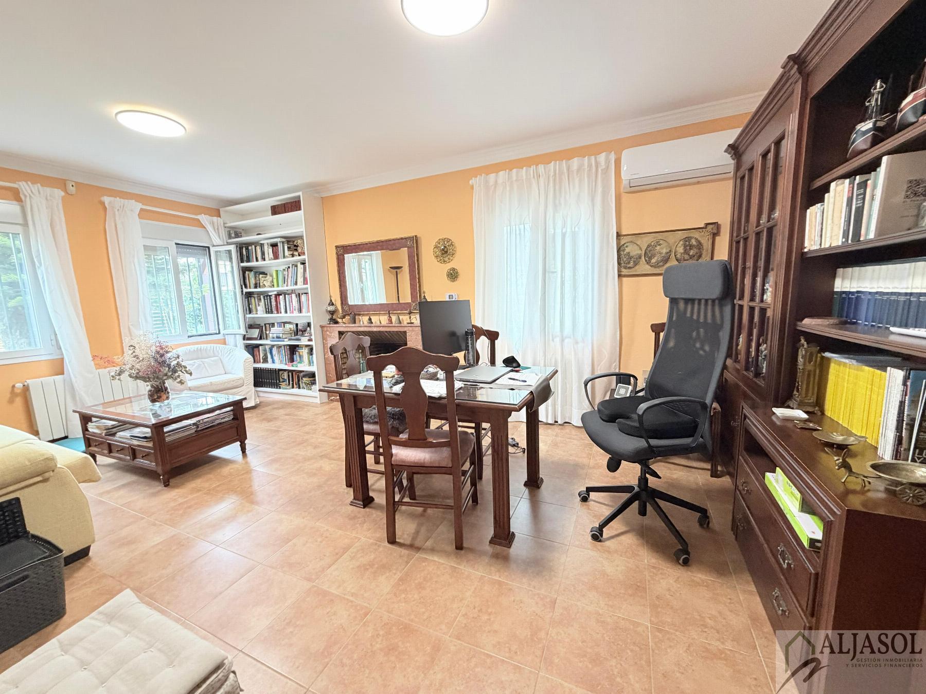 Venta de chalet en Bollullos de la Mitación