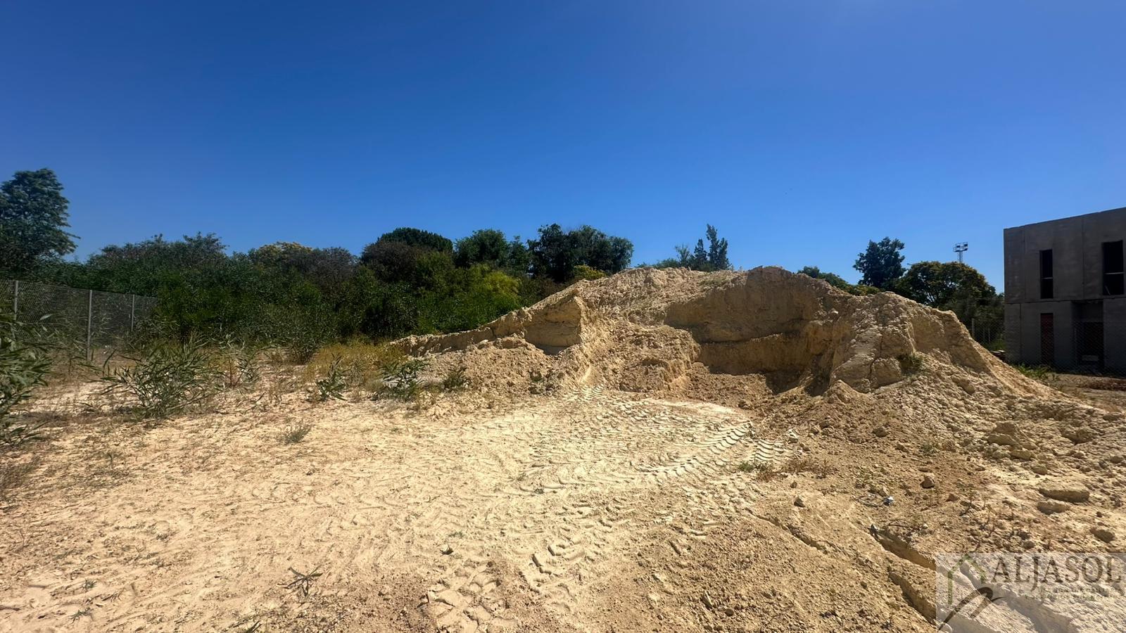 Venta de terreno en Palomares del Río