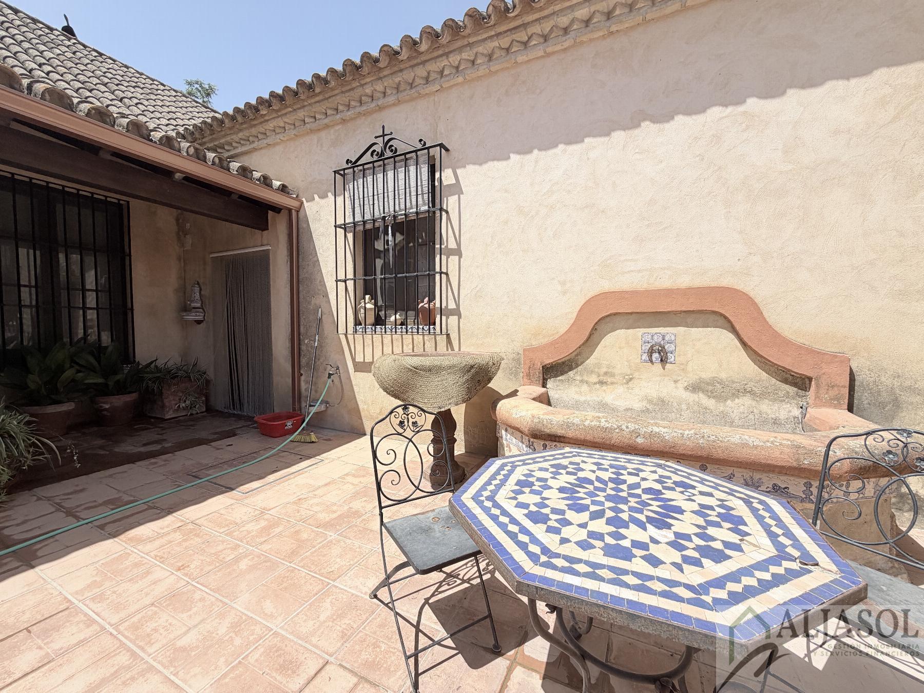 Venta de chalet en Bollullos de la Mitación