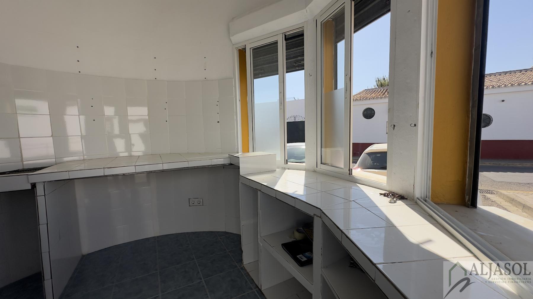 Venta de local en Villanueva del Ariscal