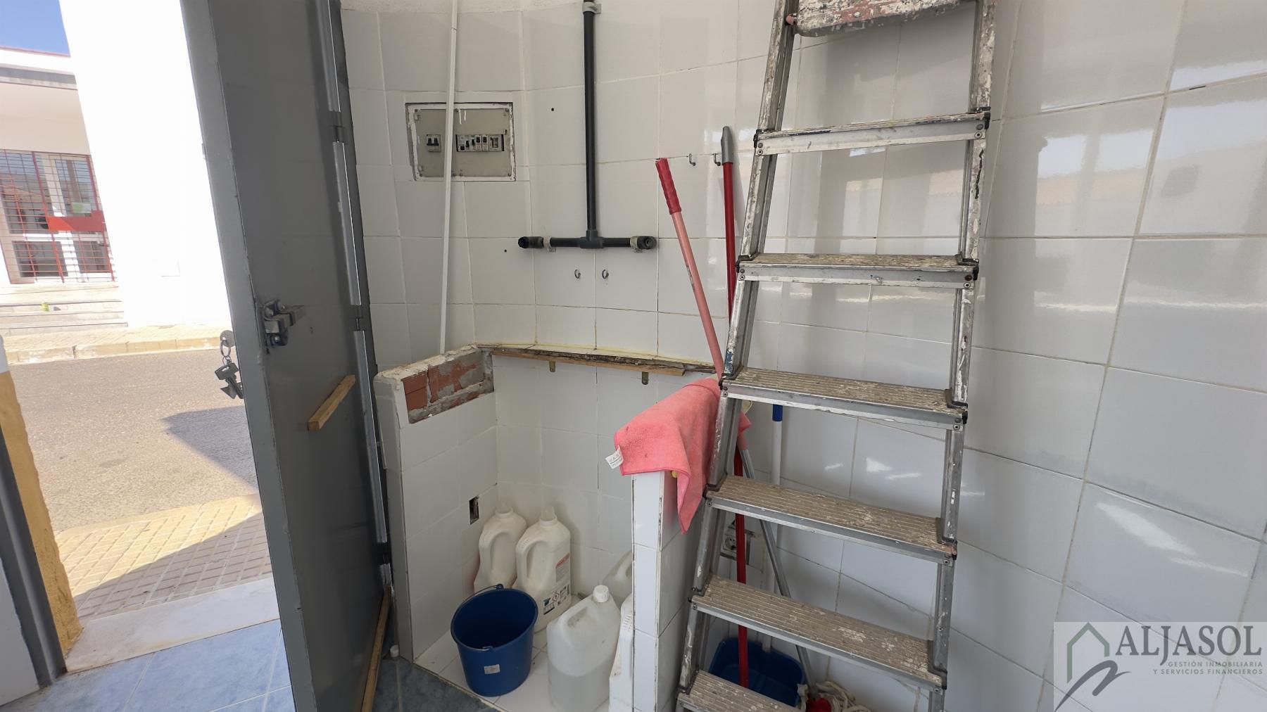 Venta de local en Villanueva del Ariscal