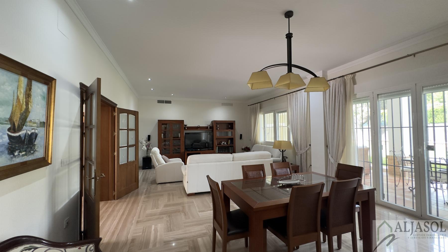 Venta de chalet en Bollullos de la Mitación
