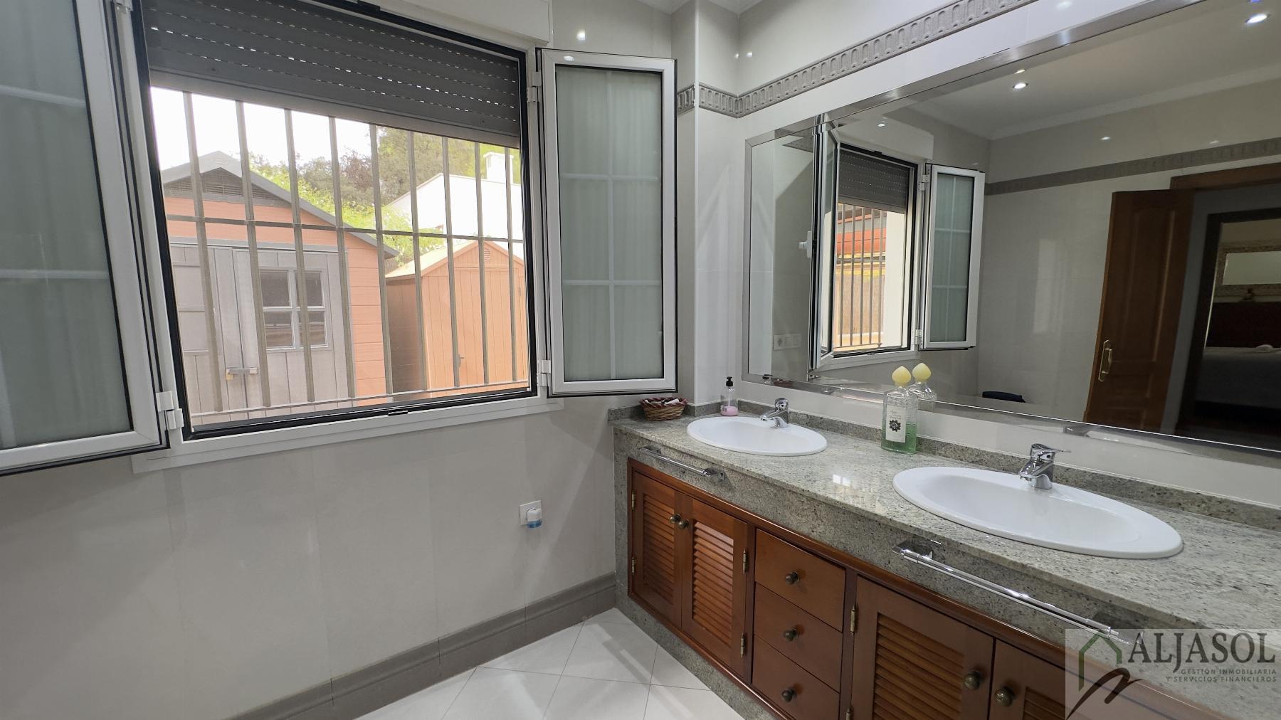 Venta de chalet en Bollullos de la Mitación