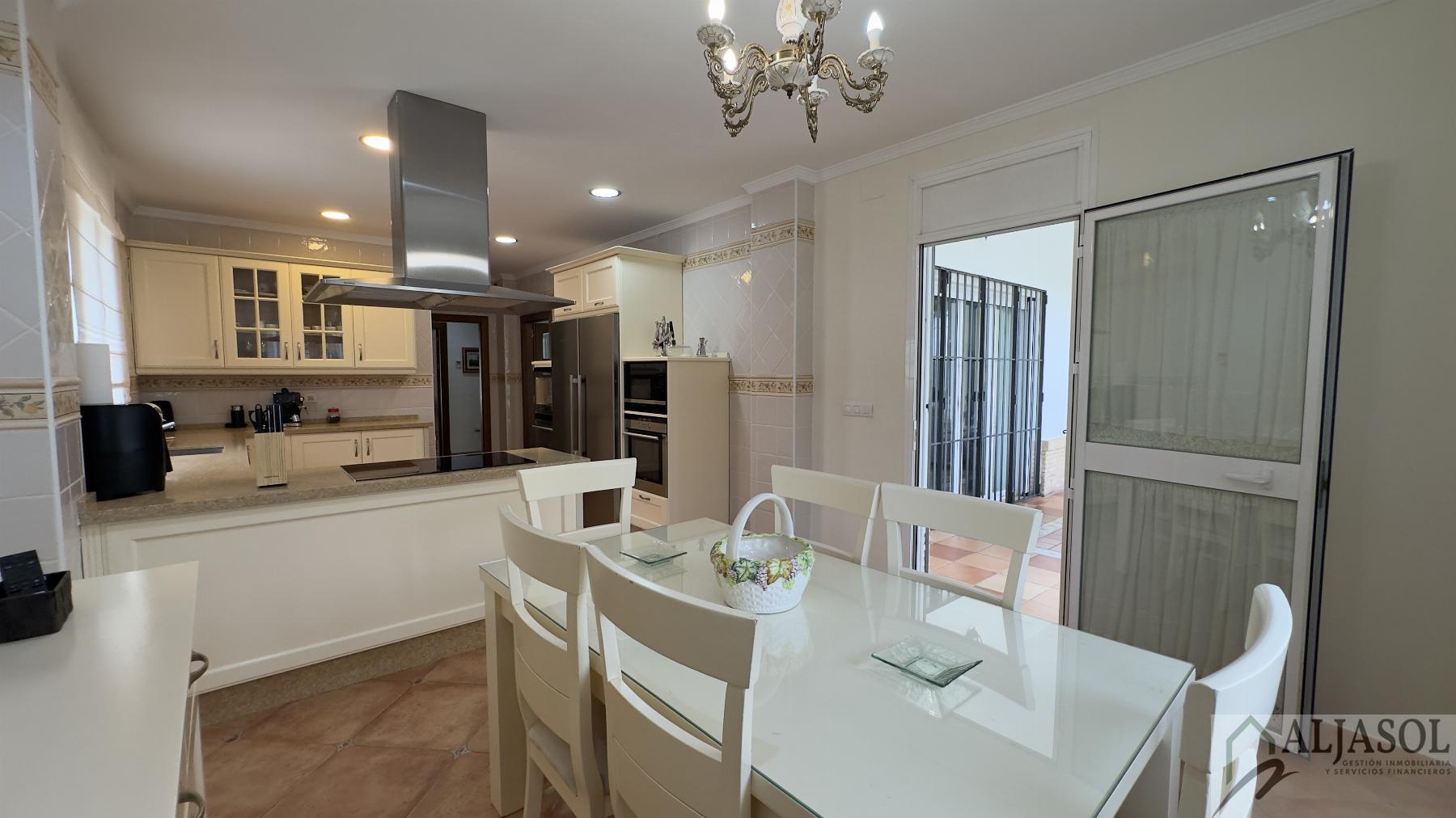 Venta de chalet en Bollullos de la Mitación