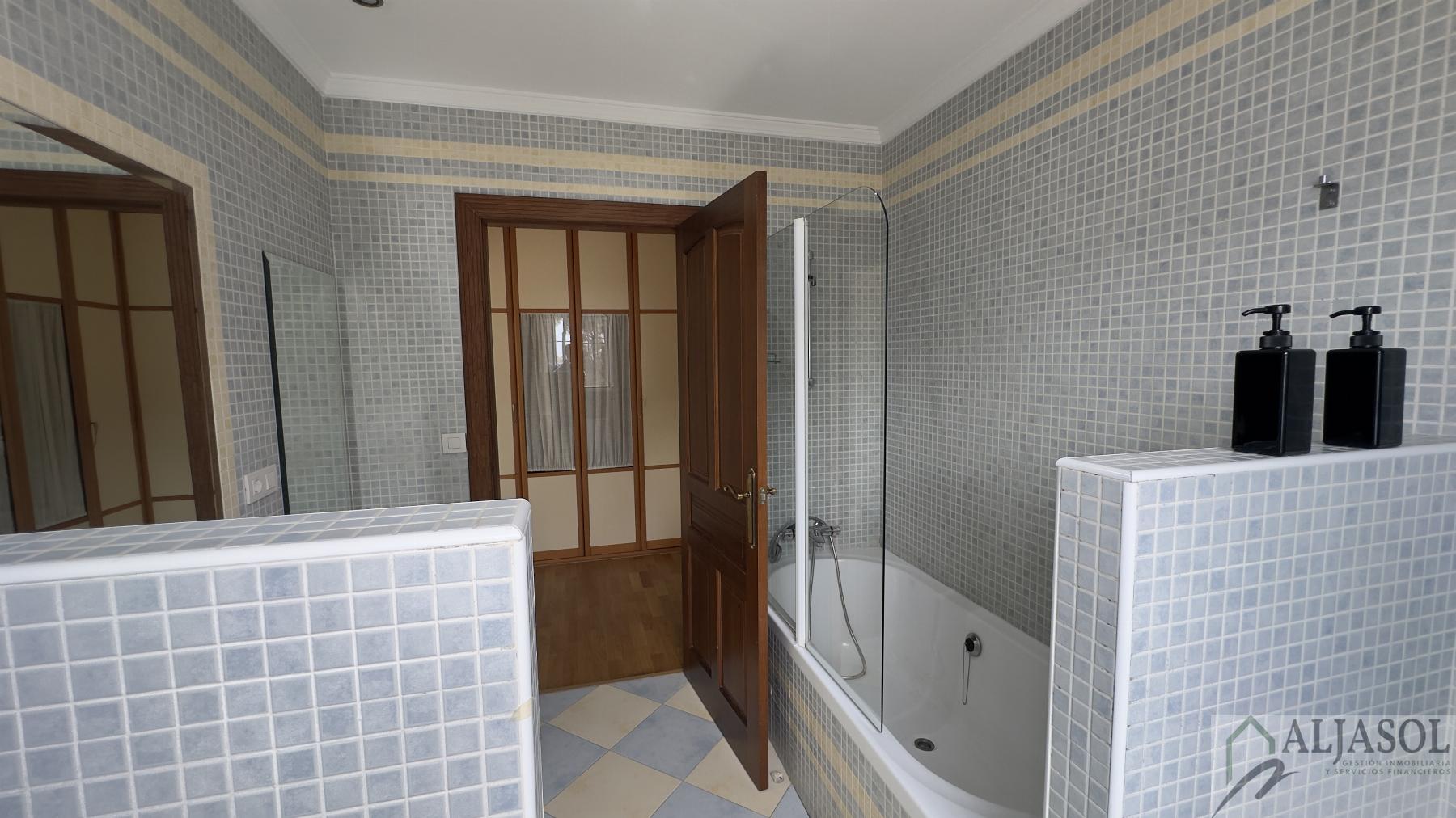 Venta de chalet en Bollullos de la Mitación