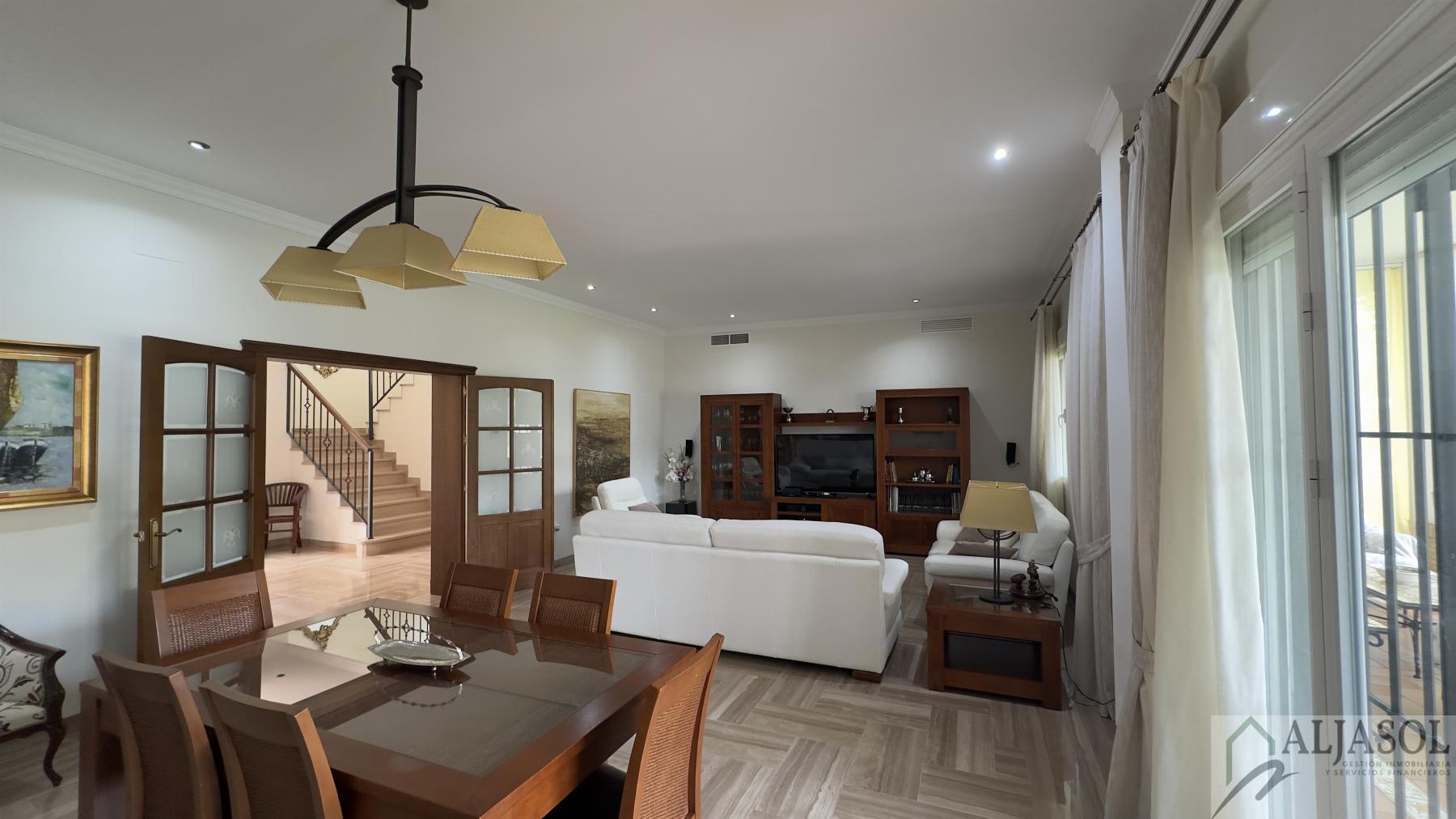 Venta de chalet en Bollullos de la Mitación