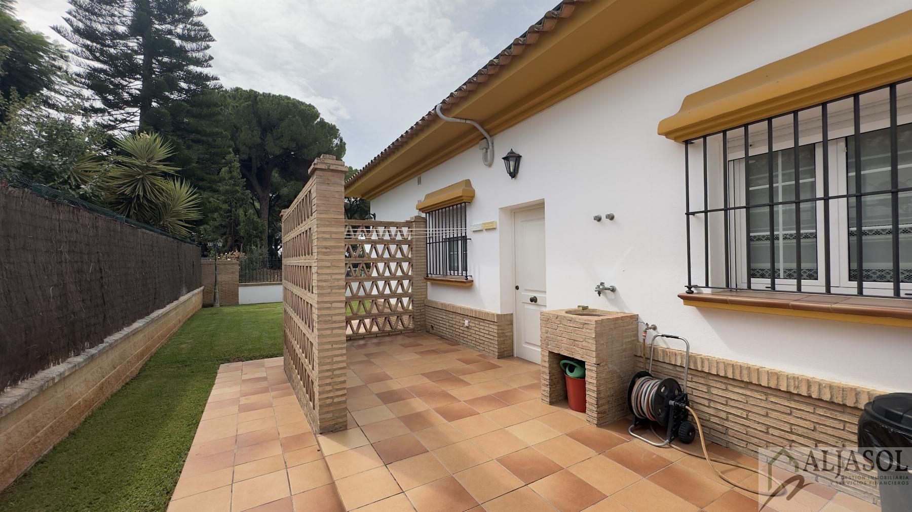 Venta de chalet en Bollullos de la Mitación