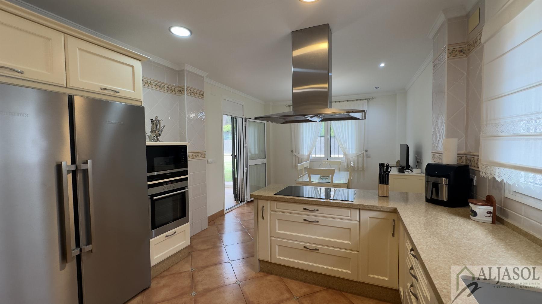 Venta de chalet en Bollullos de la Mitación