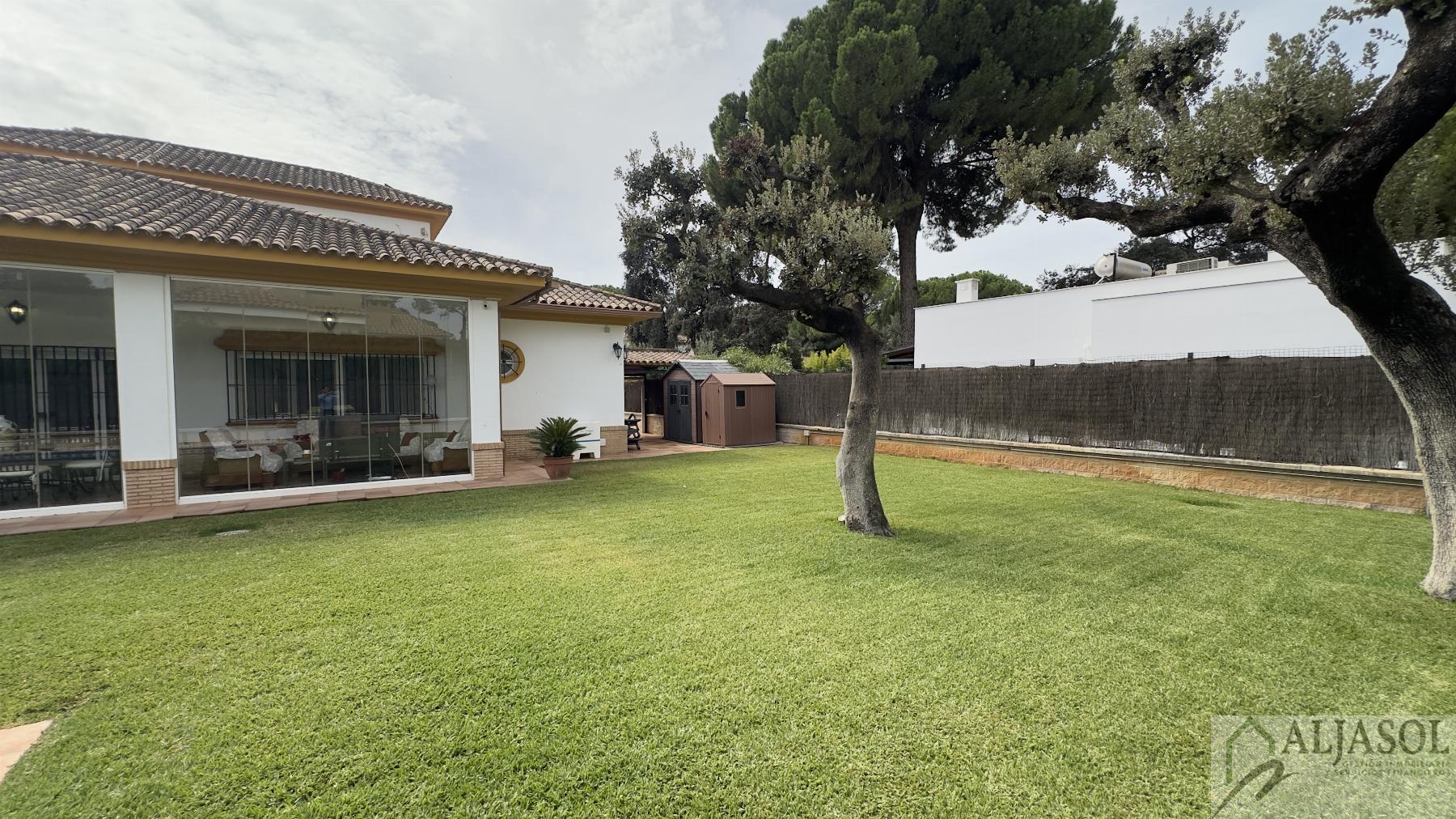Venta de chalet en Bollullos de la Mitación