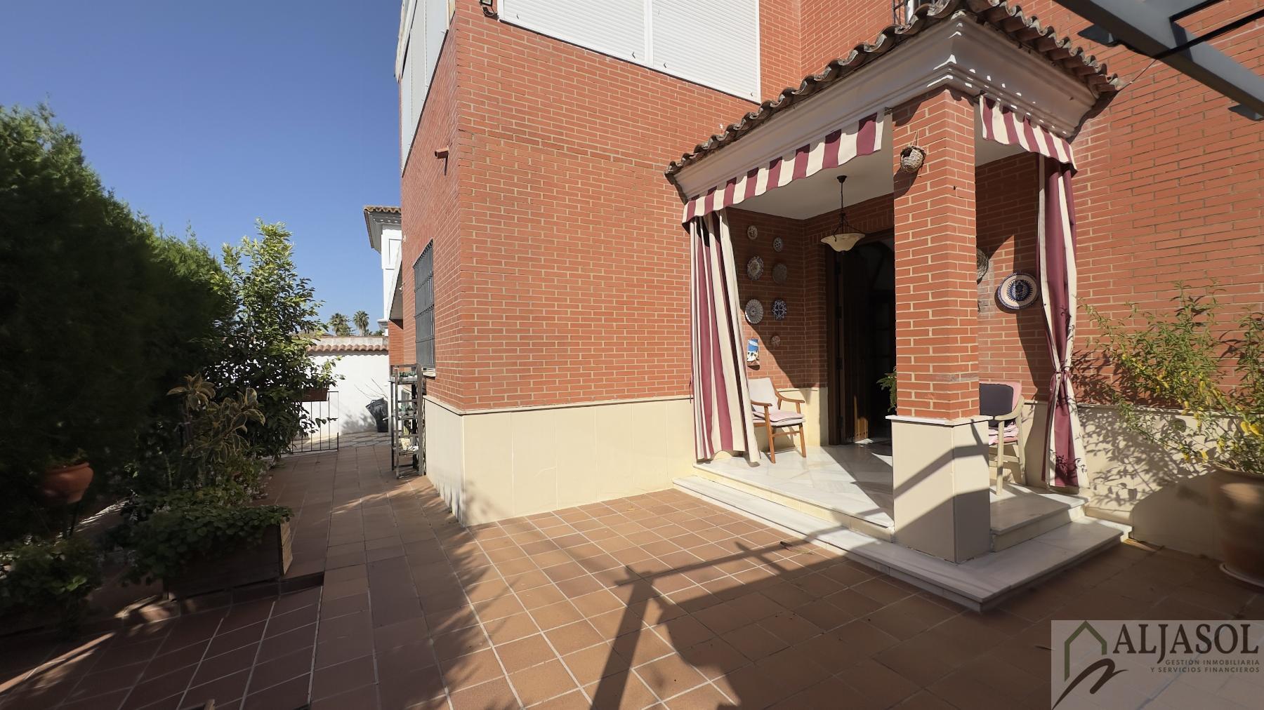 Venta de chalet en Bollullos de la Mitación