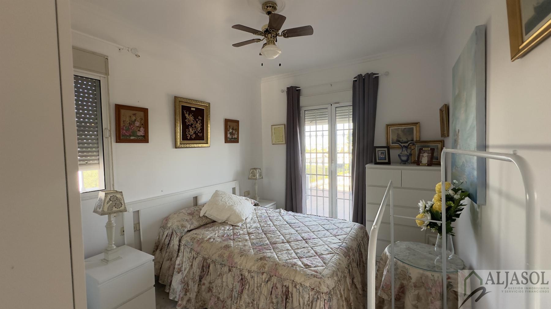 Venta de chalet en Bollullos de la Mitación